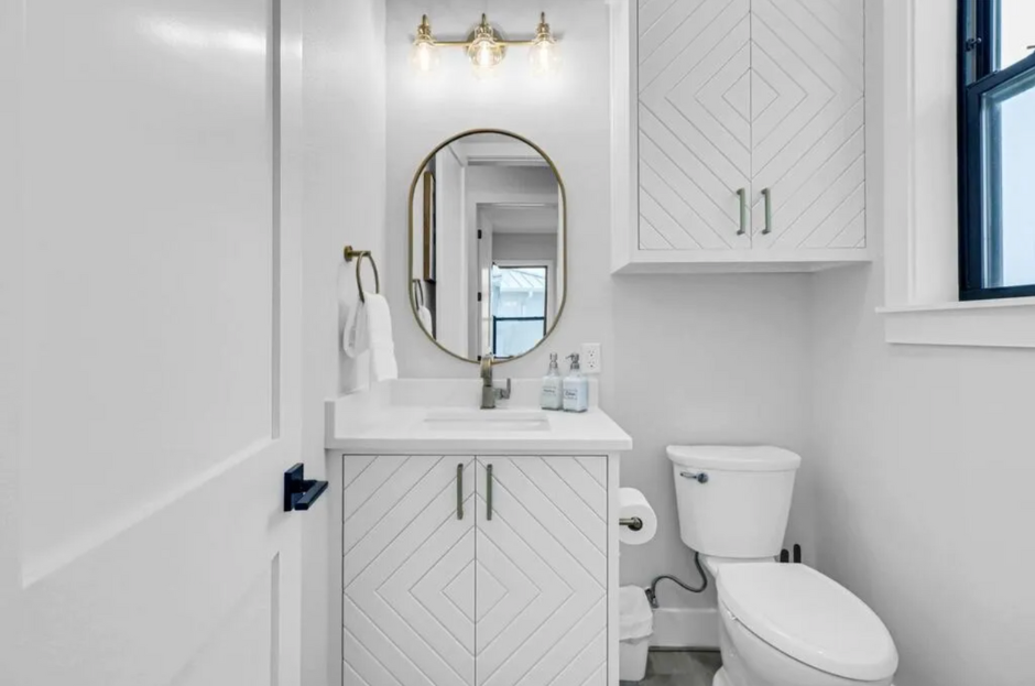 Modern bathroom in new home built by Innovo Residential in Corpus Christi