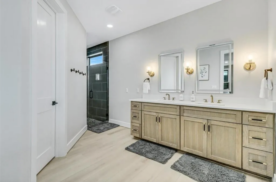 Custom new home bathroom in Corpus Christi by Innovo Residential