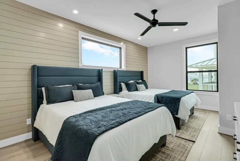 Modern bedroom in new Corpus Christi home by Innovo Residential