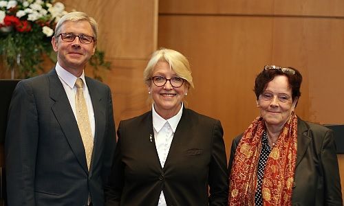Ulrike Schneider (Mitte) wurde zur neuen Vorsitzenden des Seniorenrates gewählt, Thomas Fellmerk und Gisela Theuringer zu stellvertretenden Vorsitzenden. Foto: Young