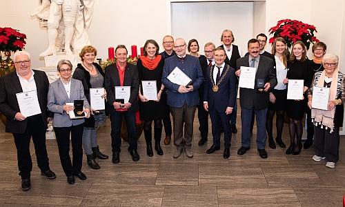Die Preisträgerinnen und Preisträger des Martinstalers 2018 mit Oberbürgermeister Thomas Geisel im Rathaus, (Peter Ries: mitte) Fotos: Melanie Zanin