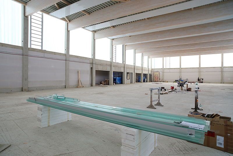 Realisiert wurde der Bau der Zweifach-Sporthalle vom städtischen Tochterunternehmen Immobilien Projekt Management Düsseldorf GmbH (IPM). Foto: Ingo Lammert