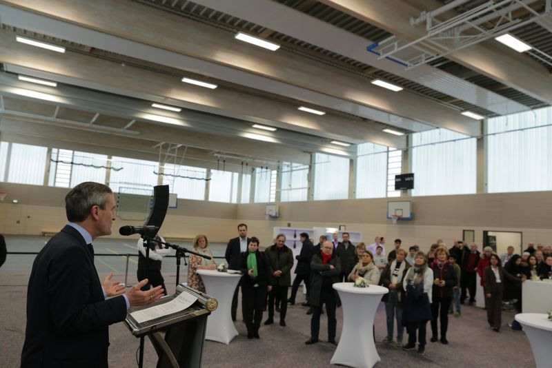 Oberbürgermeister Thomas Geisel bei der Eröffnung der neuen Zweifach-Sporthalle der Gesamtschule Stettiner Straße. Foto: Ingo Lammert