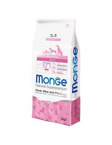 Una confezione di crocchette per cani Monge Natural Superpremium a base di maiale, riso e patate, in un involucro bianco e rosa.