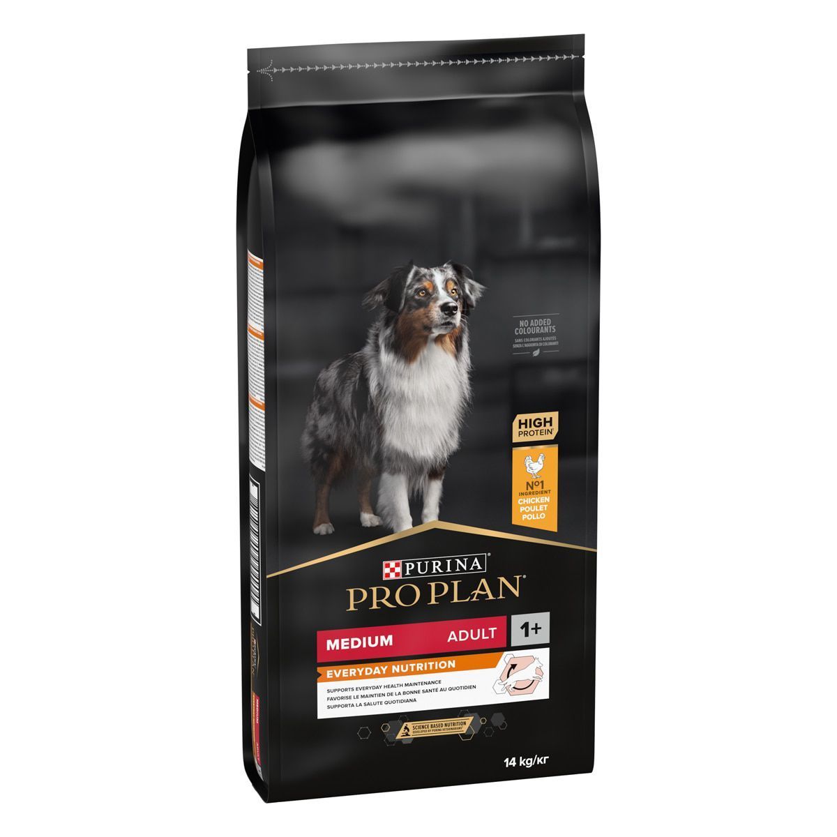 Una confezione nera di cibo per cani Purina Pro Plan Medium Adult con l'immagine di un cane e l'icona di un pollo su sfondo scuro.