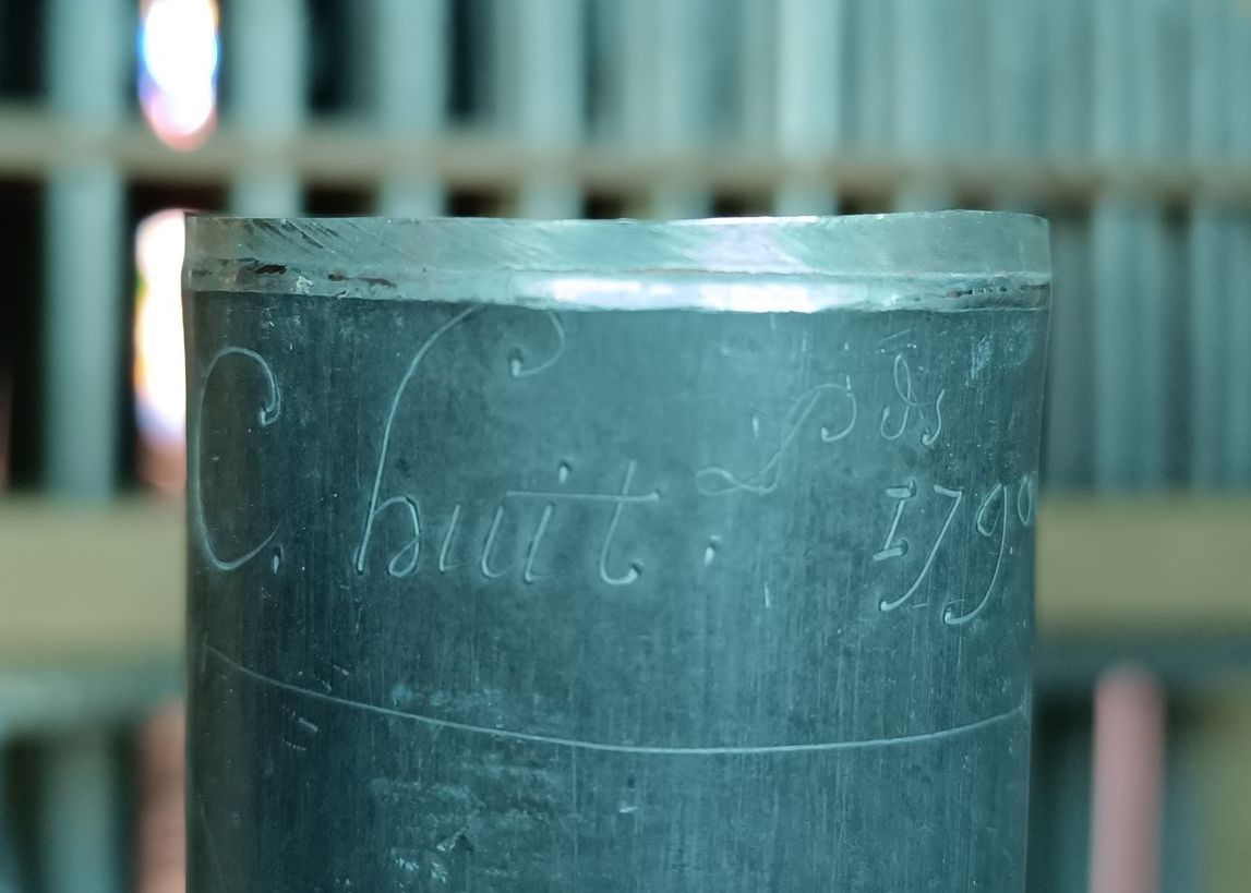 photographie de l'inscription sur le 1er tuyau de Second huit pieds