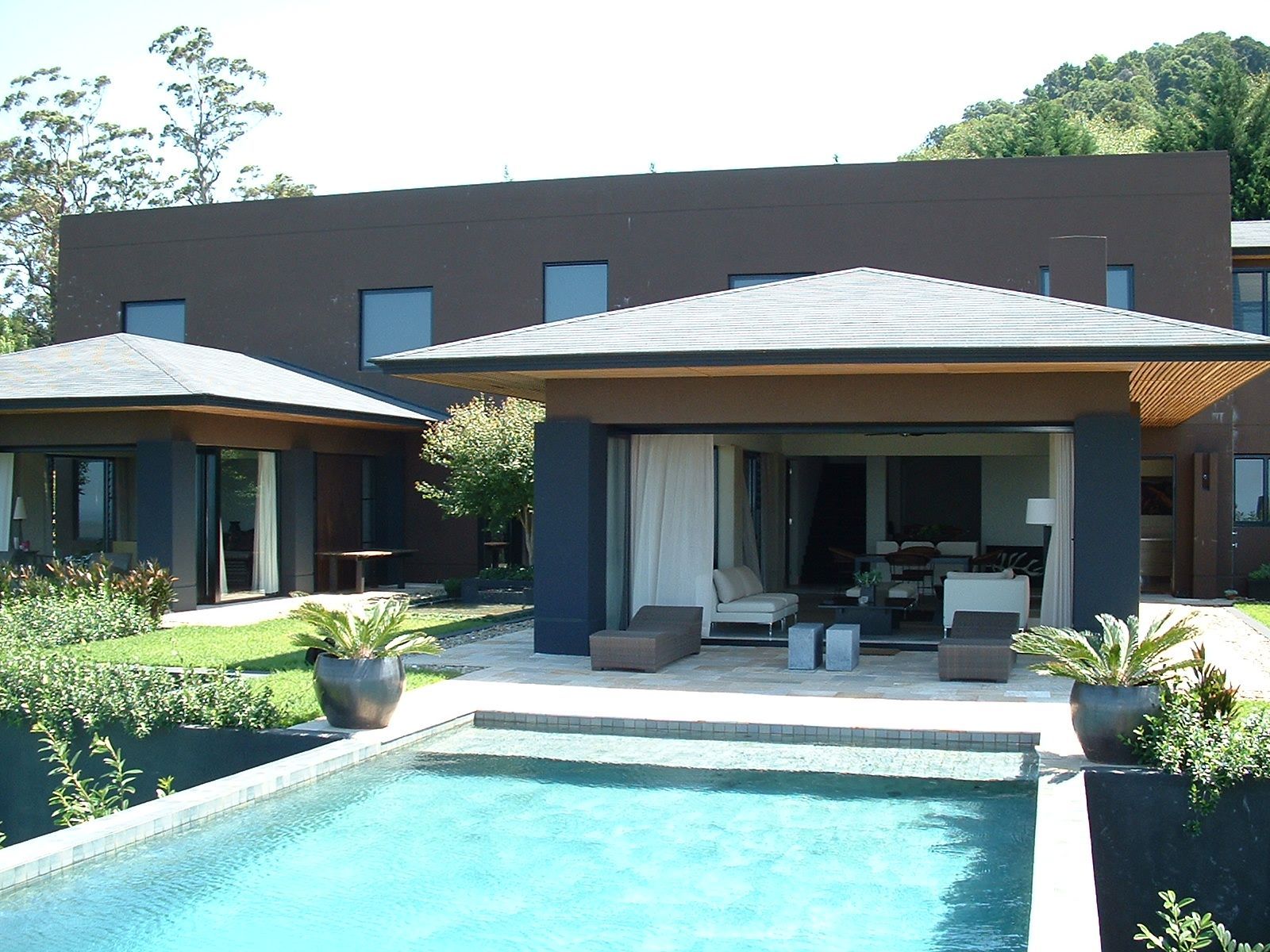 Outdoor Pool-Aluminium Doors And Windows in South Nowra, NSW