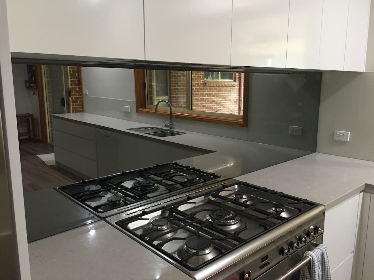 Gas Range And Glass Splashback — Glass Windows & Doors in Shoalhaven, NSW