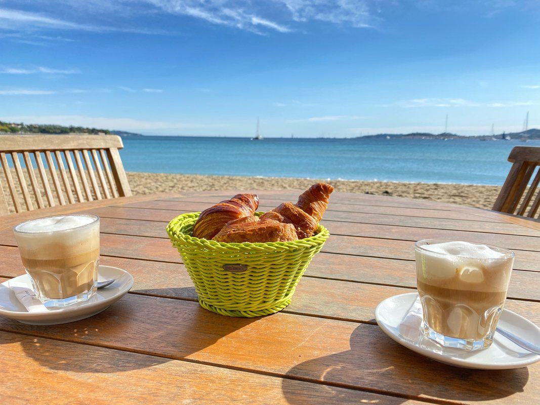 Frühstück am Strand 20 Minuten vor St.Tropez