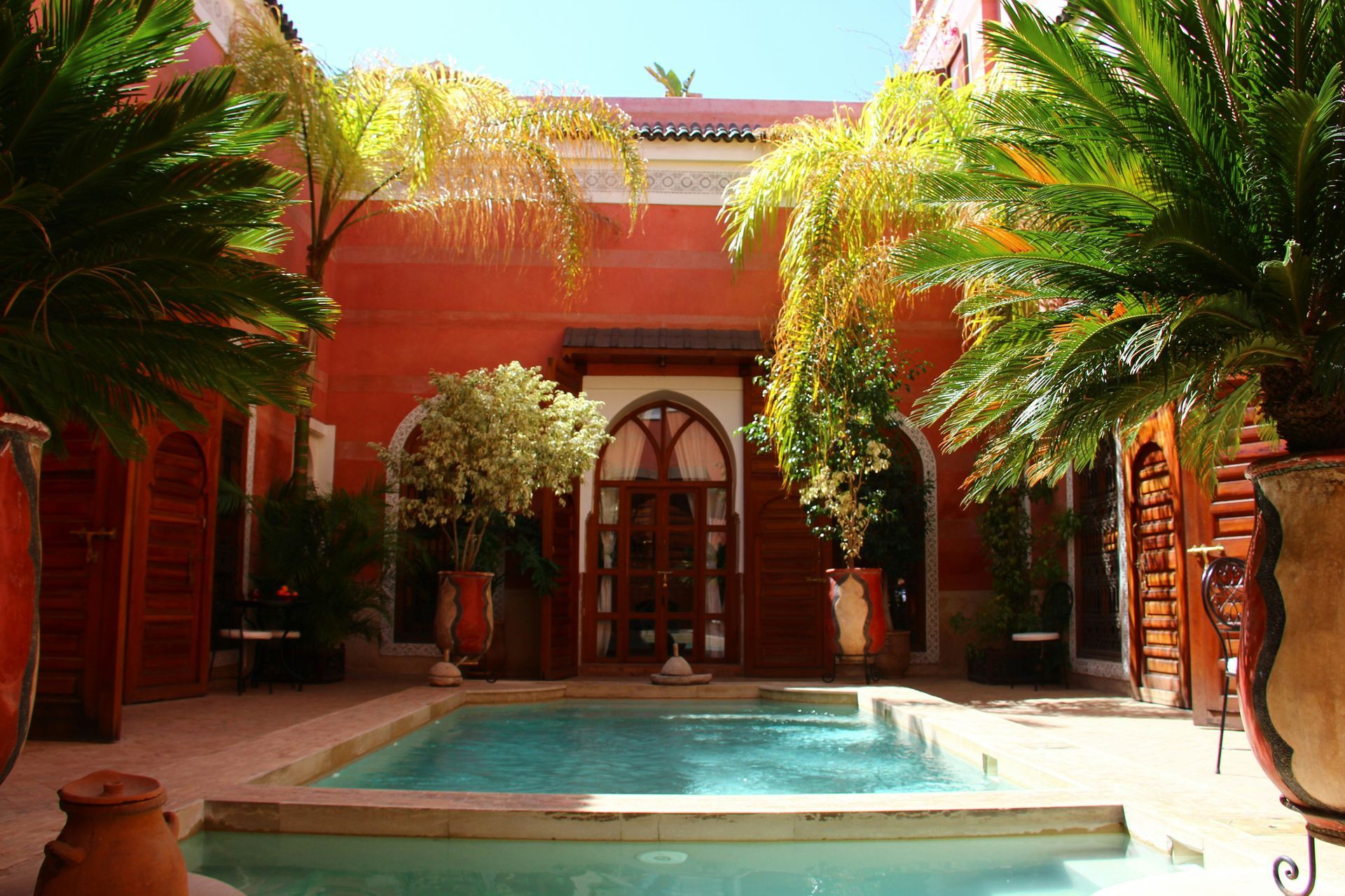 A large swimming pool in the middle of a courtyard