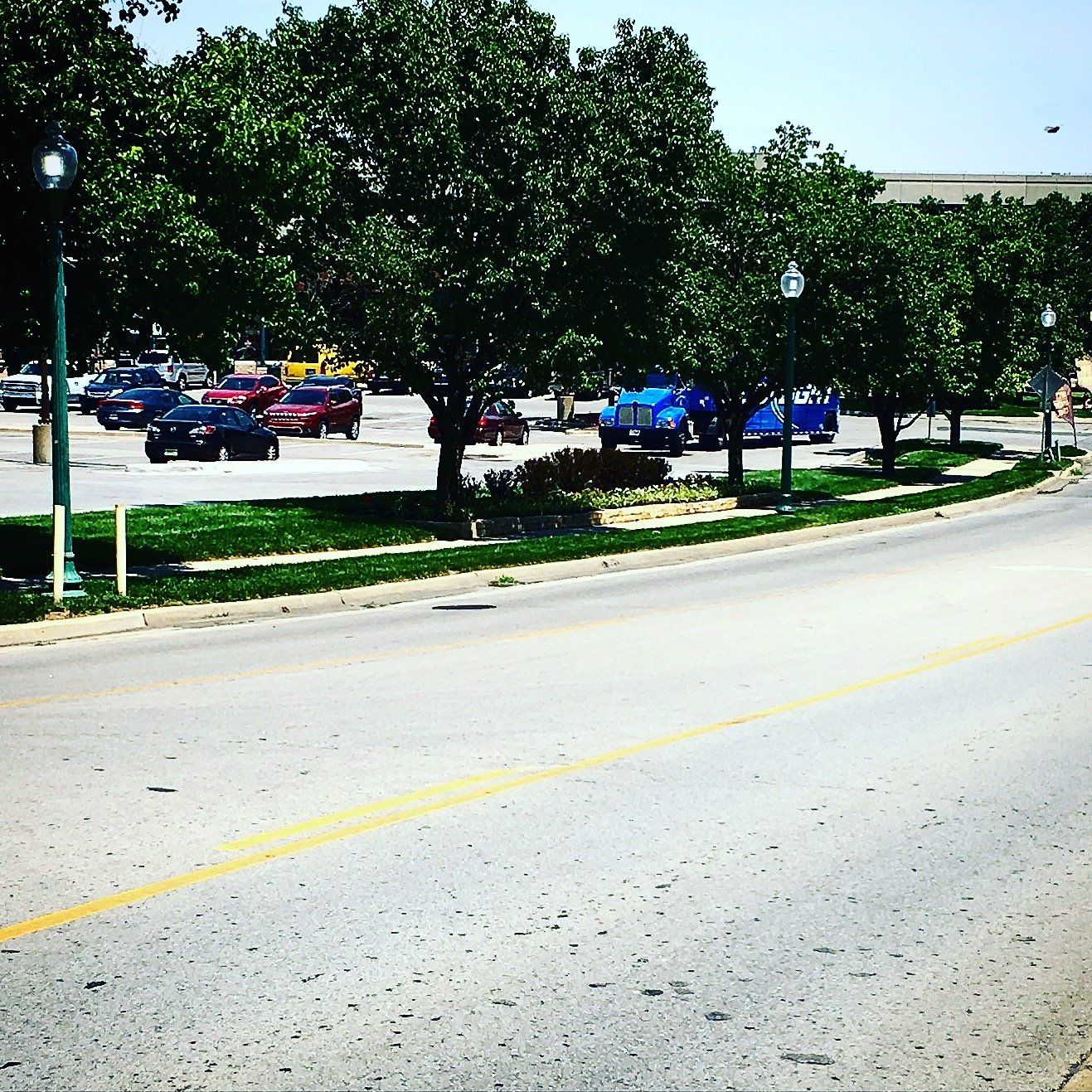 A parking lot with cars parked on the side of the road