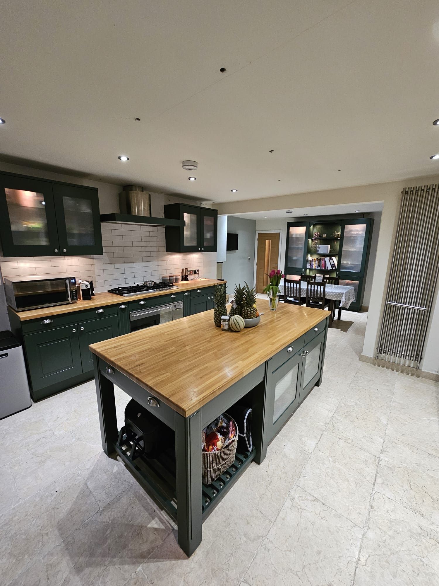 Kitchen spray painting