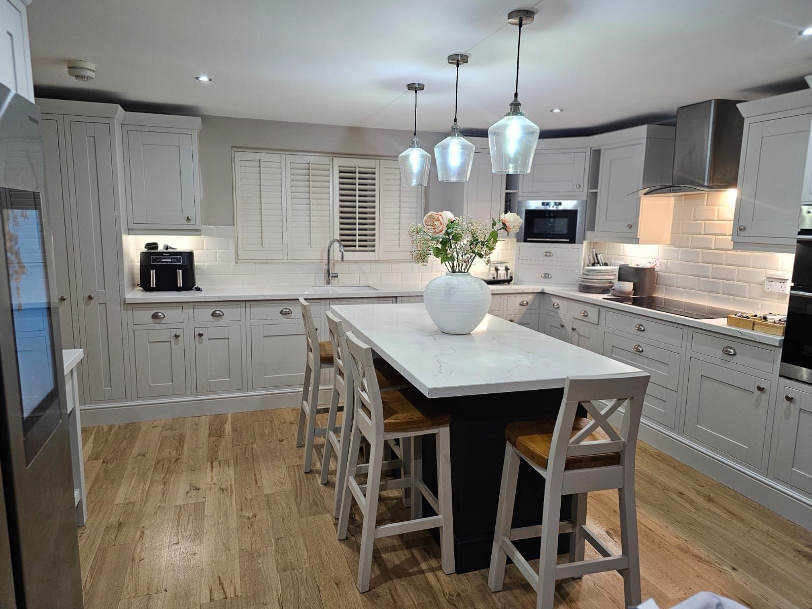 Kitchen spray painting