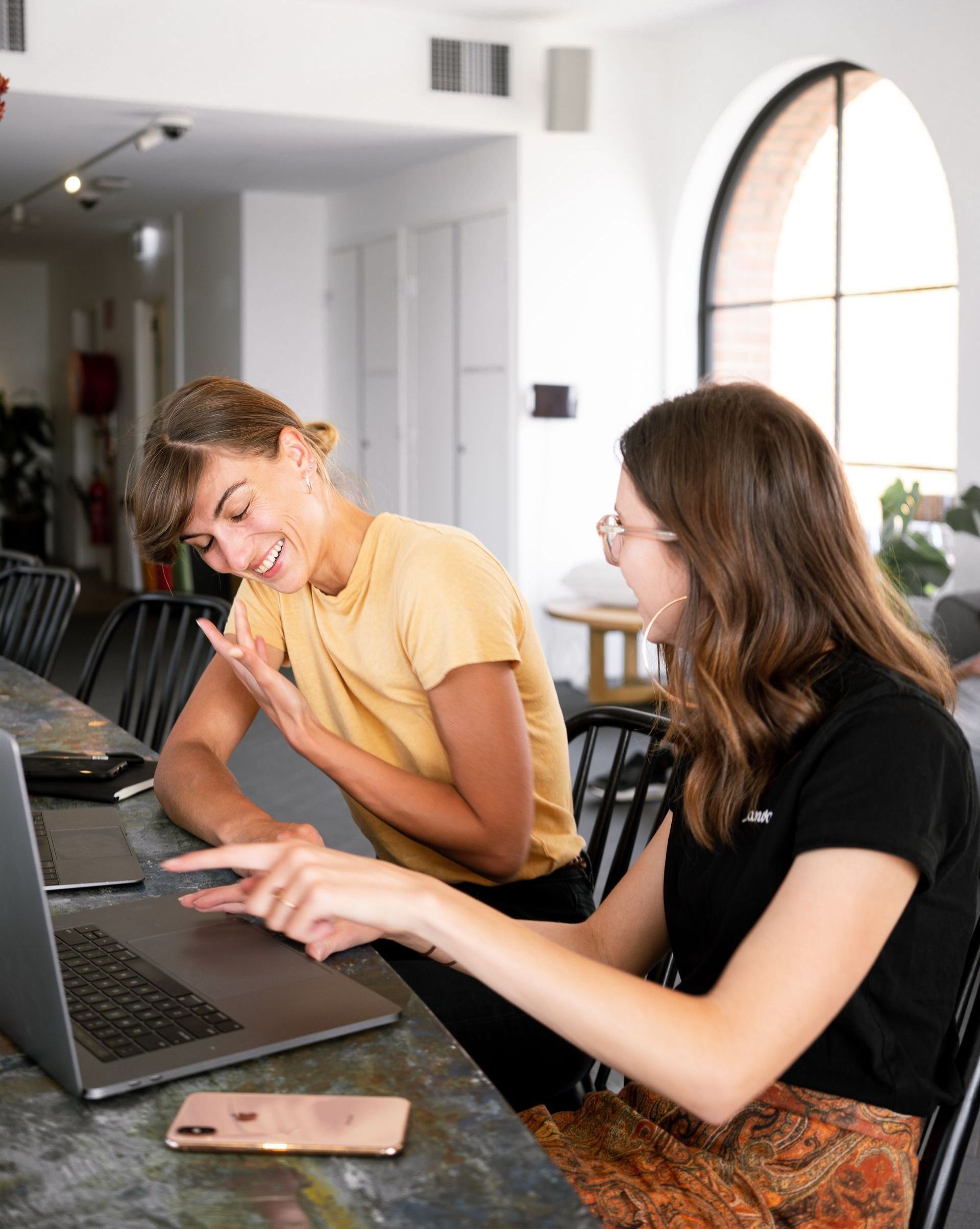 2 women on a laptop