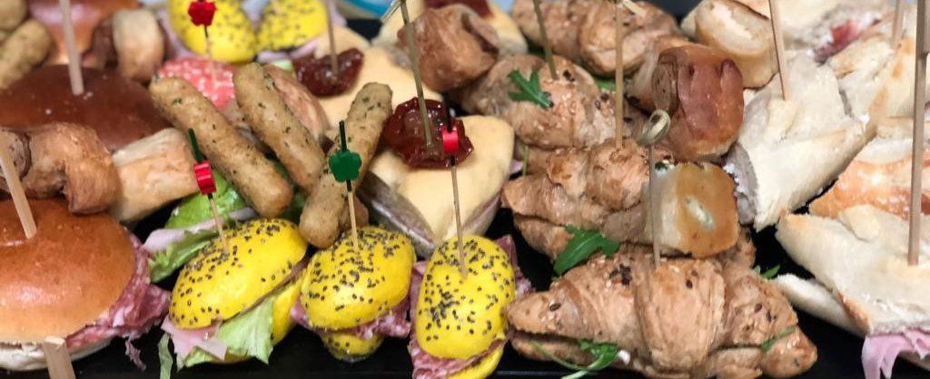 Panini e croissant salati