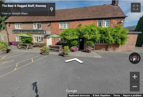 The Bear & Ragged Staff, Romsey | Entrance
