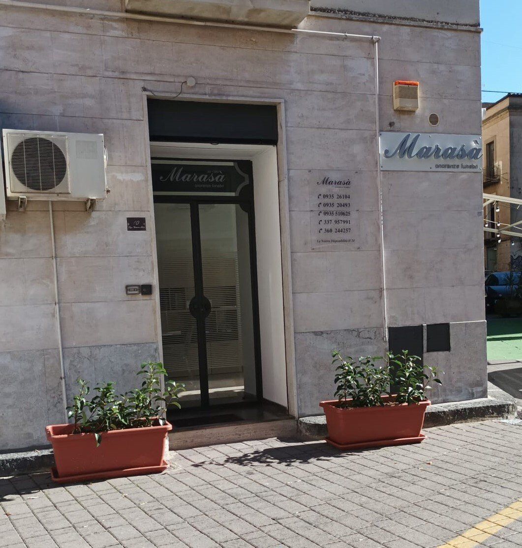 entrata agenzia funebre