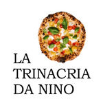 Eine Pizza mit den Worten „La Trinacria da Nino“ darunter