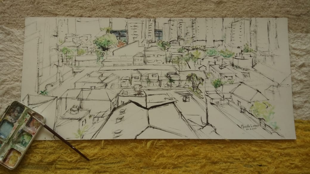 Uma aquarela de uma cidade está sendo pintada em um pedaço de papel.