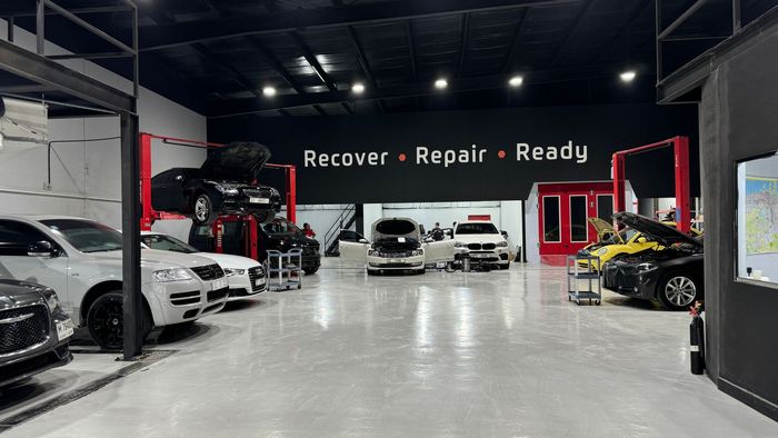 garage mechanic transmission repair car engine oil battery auto workshop fixhive fixhive garage ورشة ميكانيكي كهربائي best garage افضل ورشة