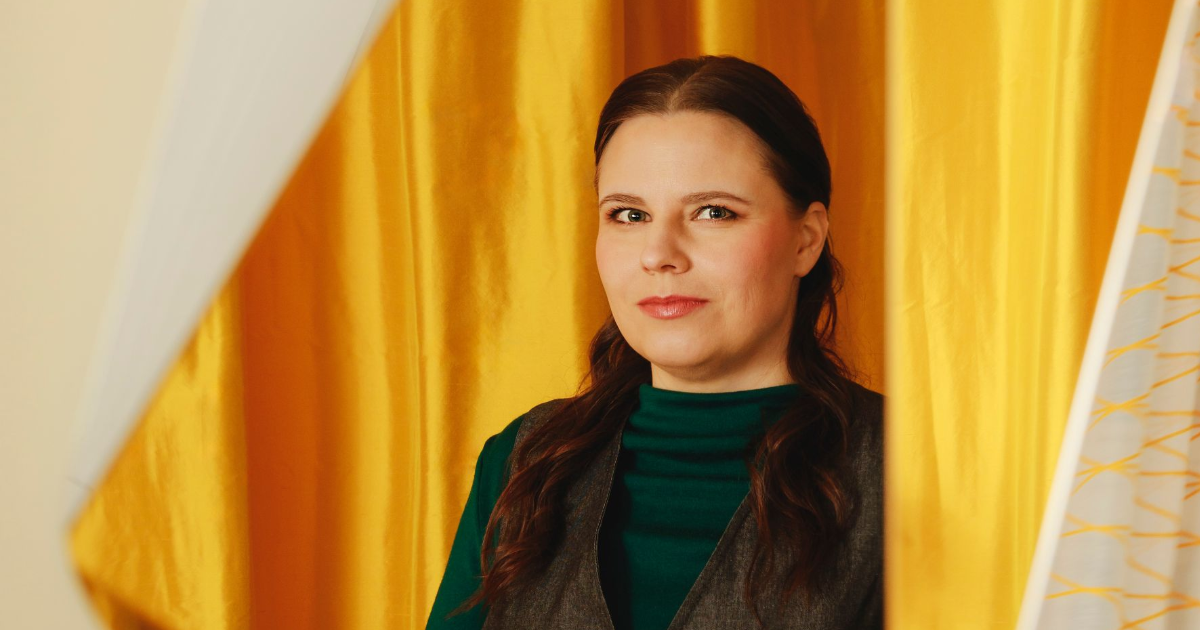 kuvassa kirjailija Helena Immonen