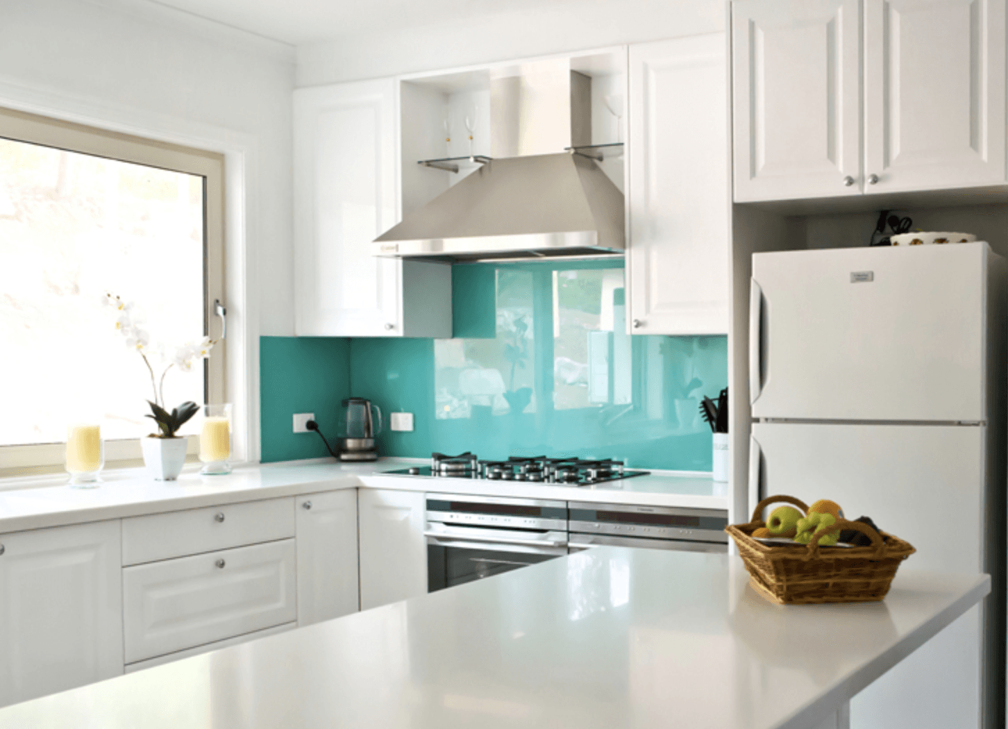 QASAIR rangehood in modern kitchen