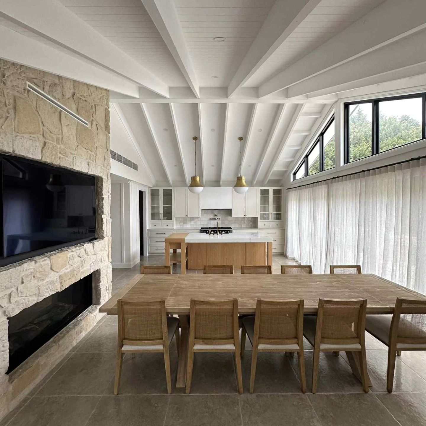 Empty Room With Venetian Blinds Window And Roof Lamp On — A Perfect Move And Clean In Welby NSW 