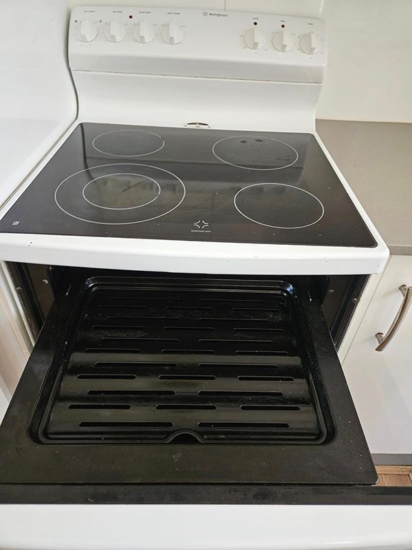 Gas Stove with Four Locations for Heating and Open Door Oven — A Perfect Move And Clean In Bowral NSW