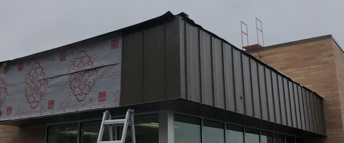 A ladder is sitting on the side of a building.
