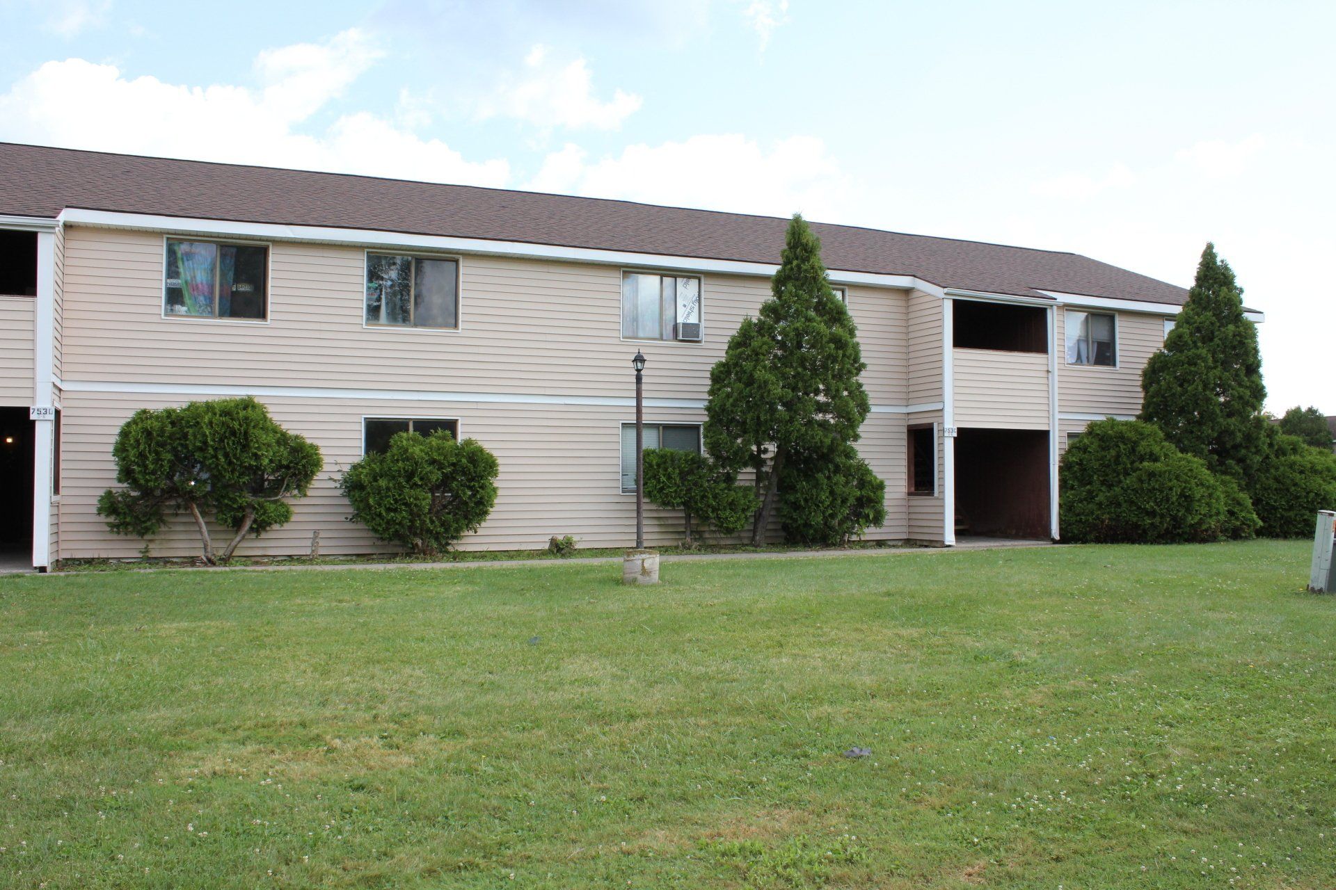 Maple Manor Apartment building