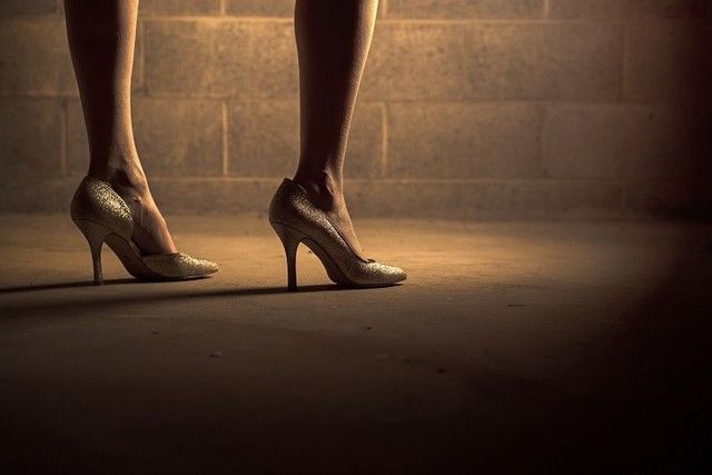 Premium Photo | Closeup woman feet walking at street woman legs walking in  high heel shoes