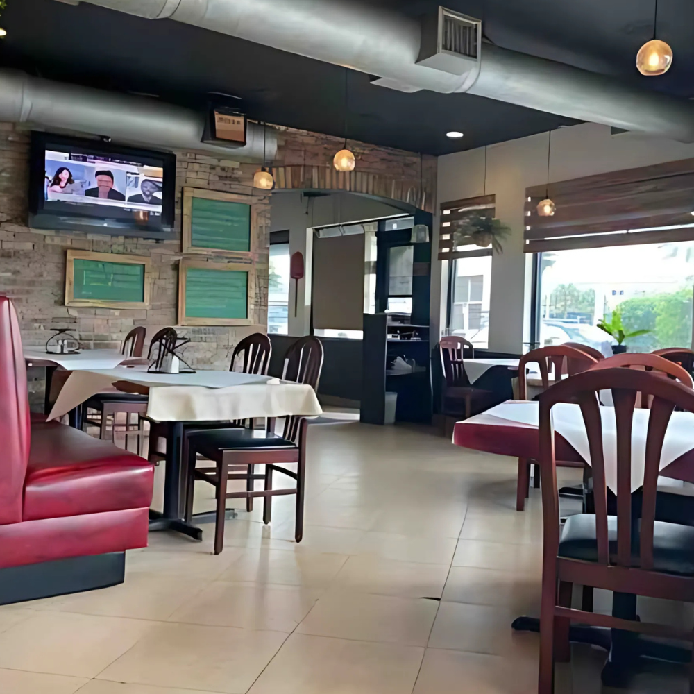 Big Louie’s Pizzeria dine-in area in Broward County