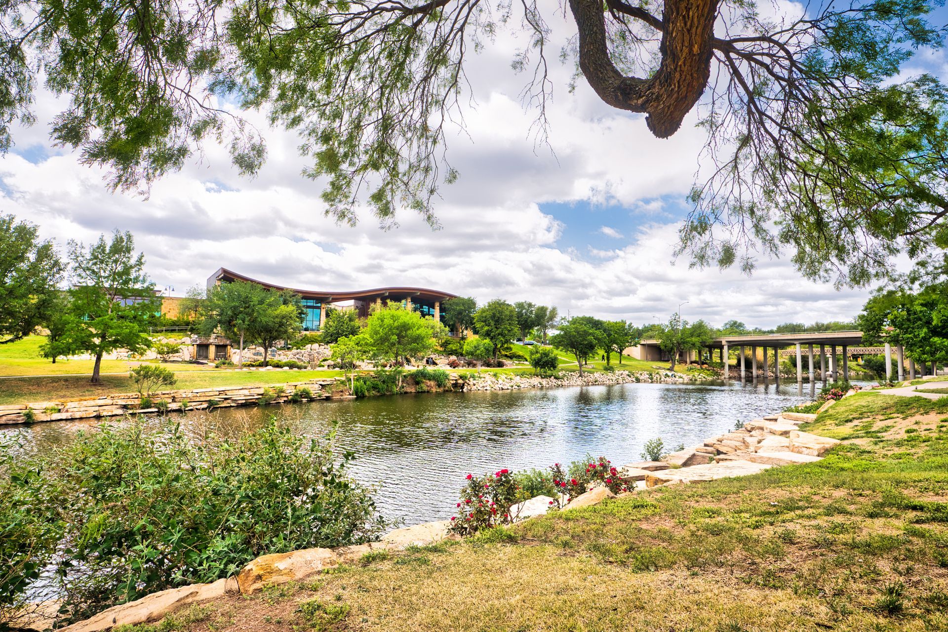 what makes a luxury home community
