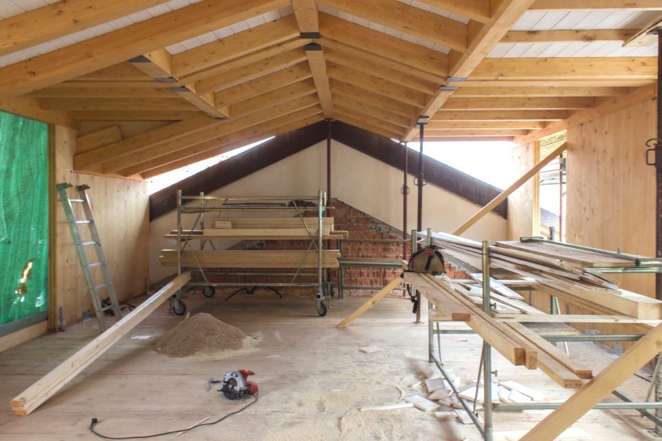 struttura in legno con tetto spiovente