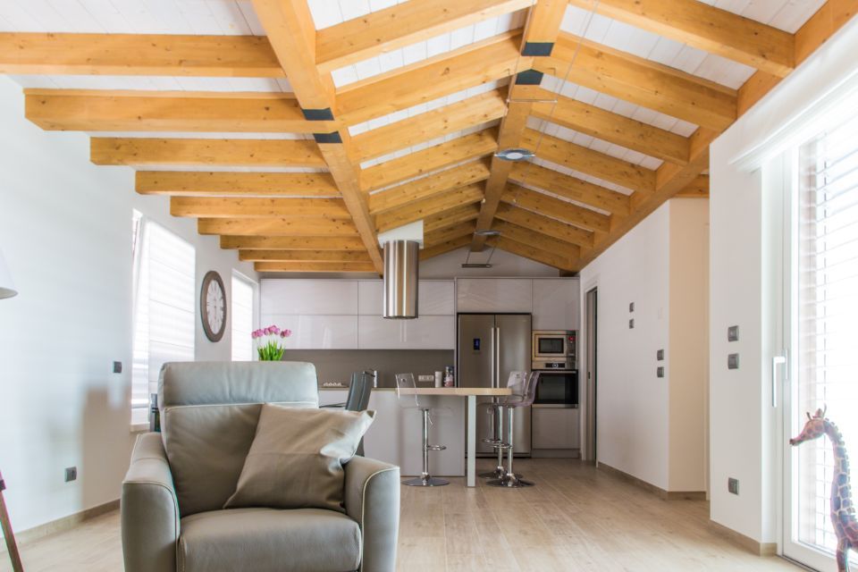copertura in legno con travi a vista