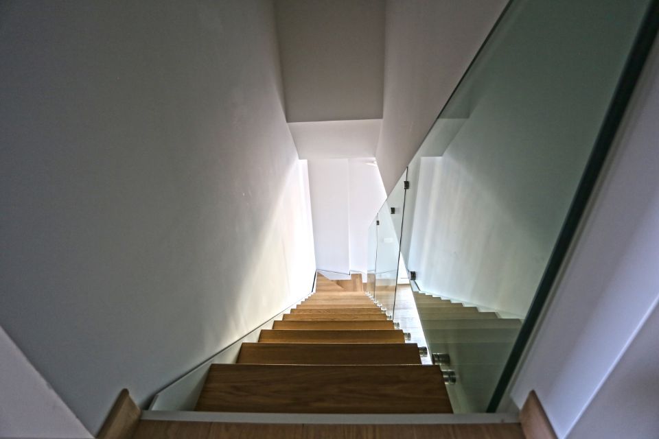 scalinata con gradini in legno