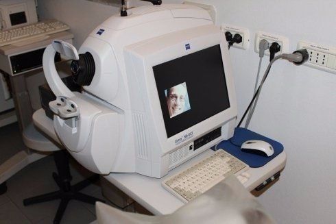 strumento Zeiss per visita oculistica