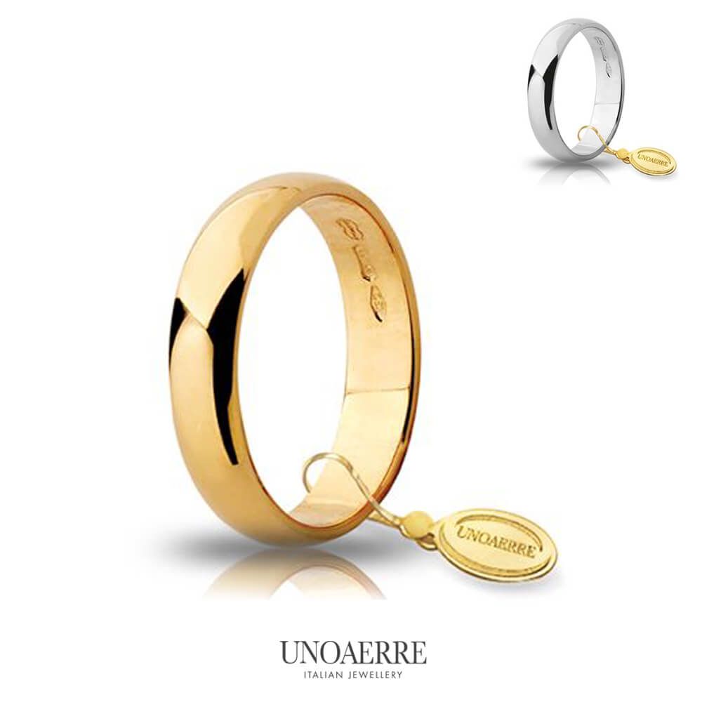 Un anello d'oro con un'etichetta che dice unoaerre