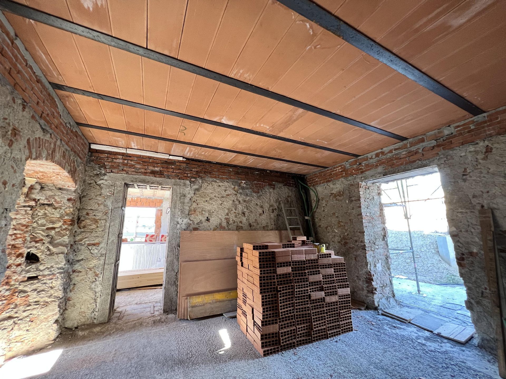 RISTRUTTURAZIONI COMMERCIALI SARZANA