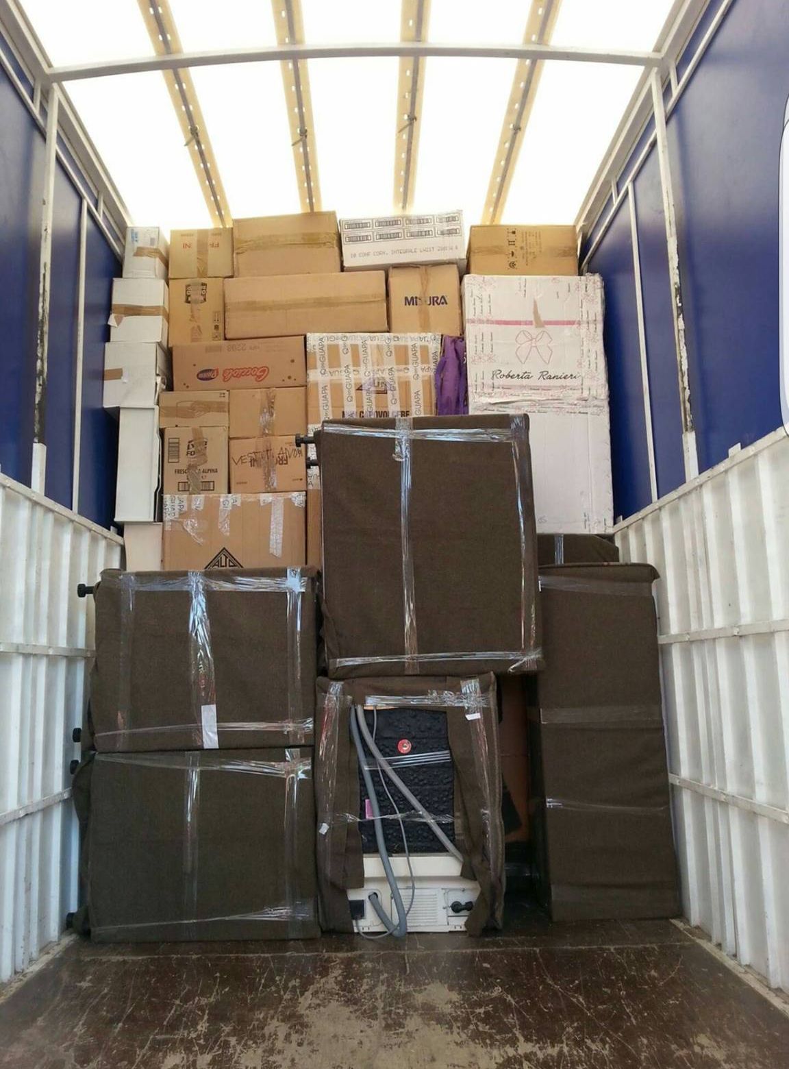 Imballaggio di merci per traslochi