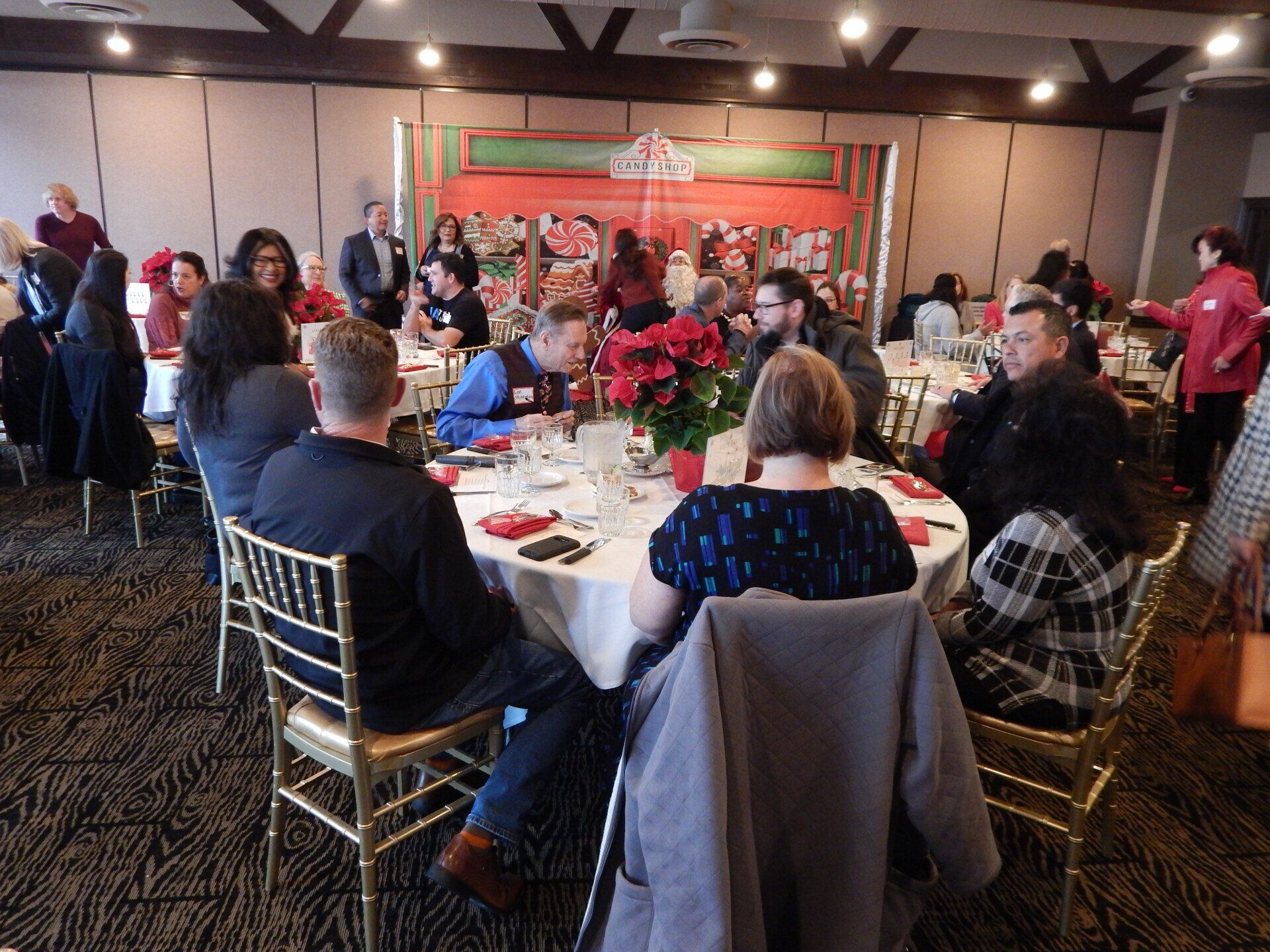 A group of people are sitting at tables in a room.