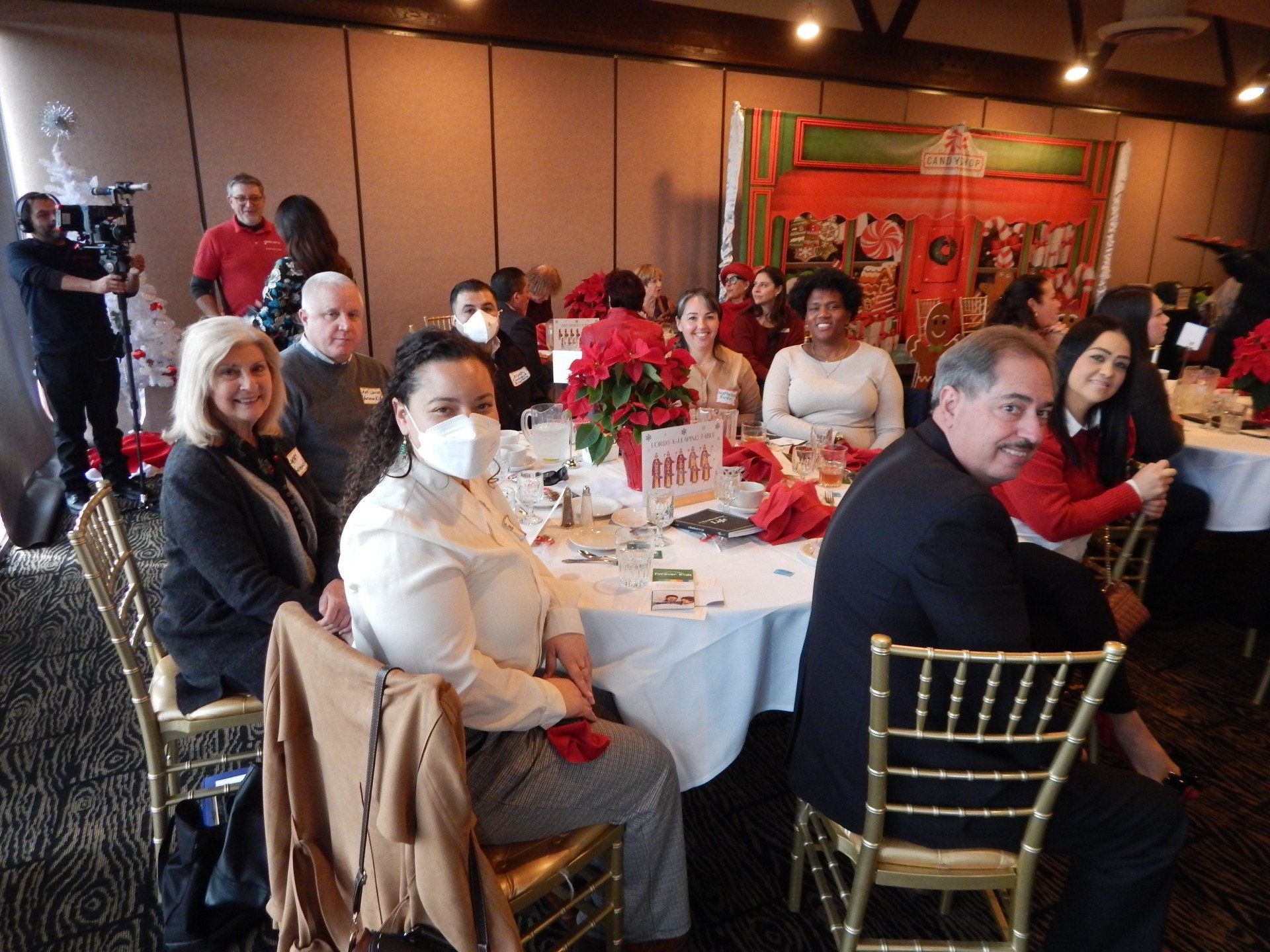 A group of people are sitting at tables in a room.