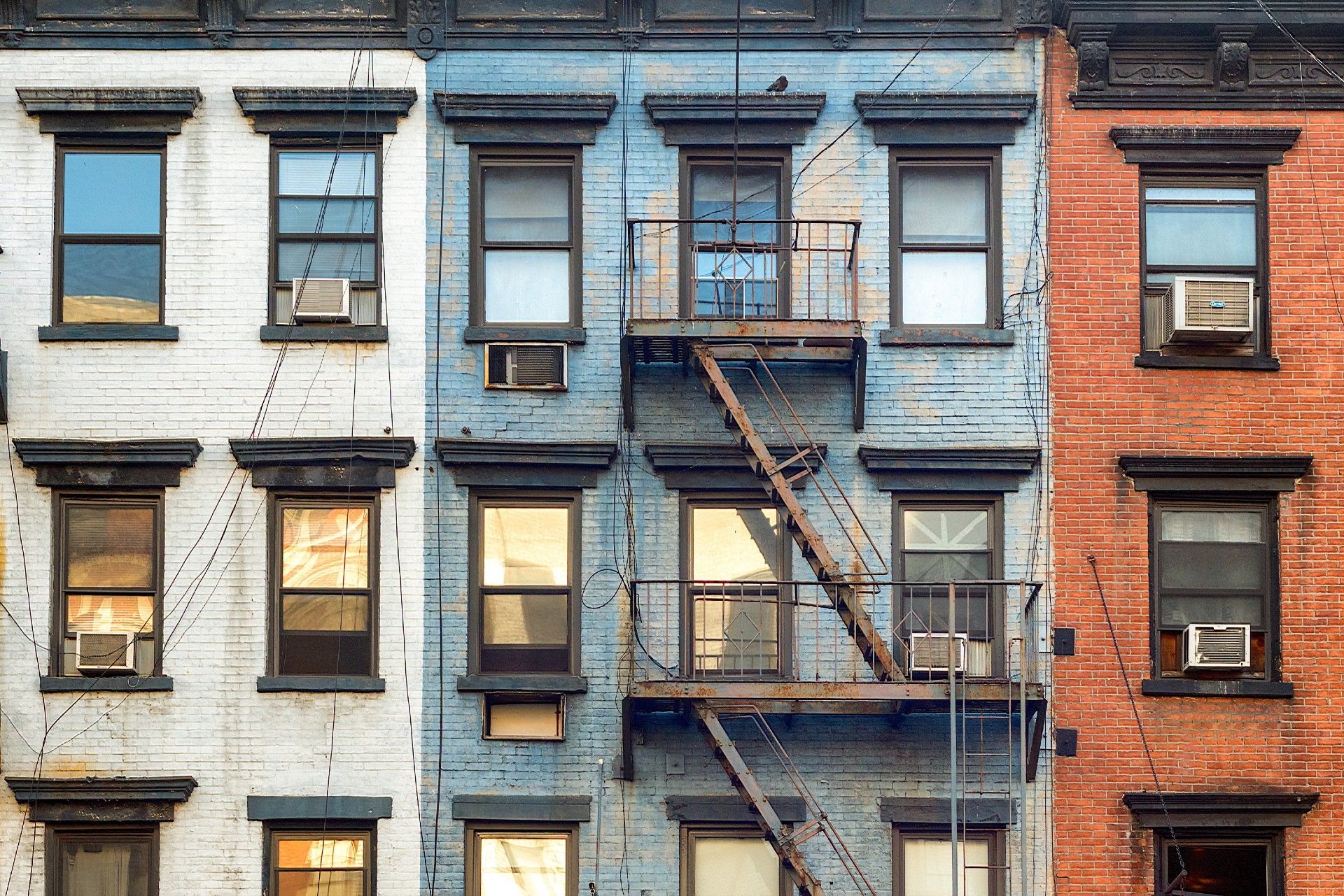 Window air conditioners in apartment windows