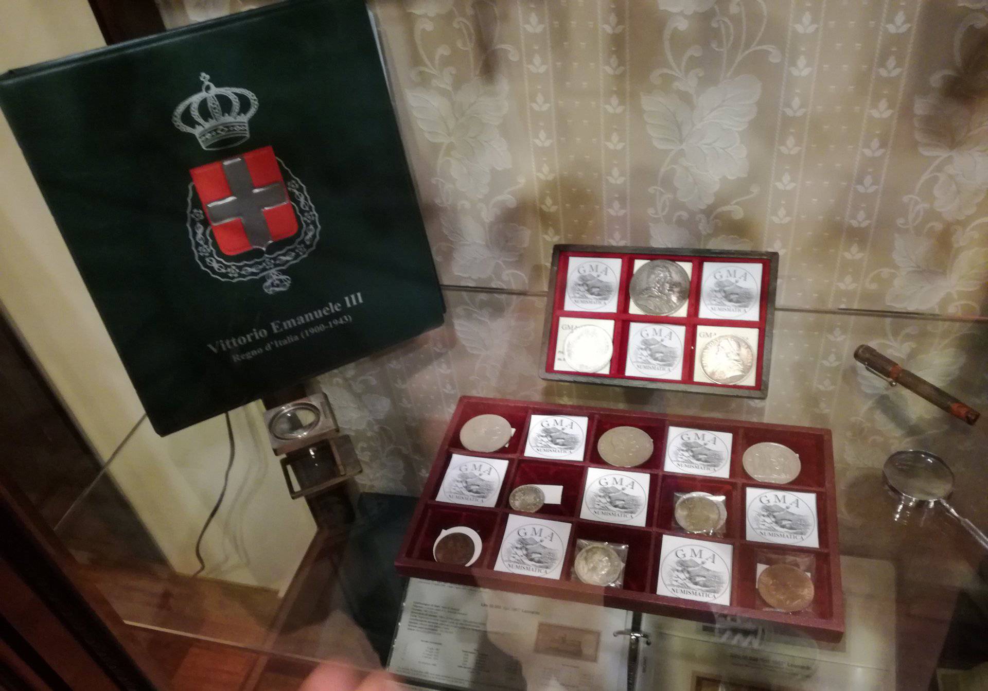 Esposizione di monete presso GMA numismatica Napoli