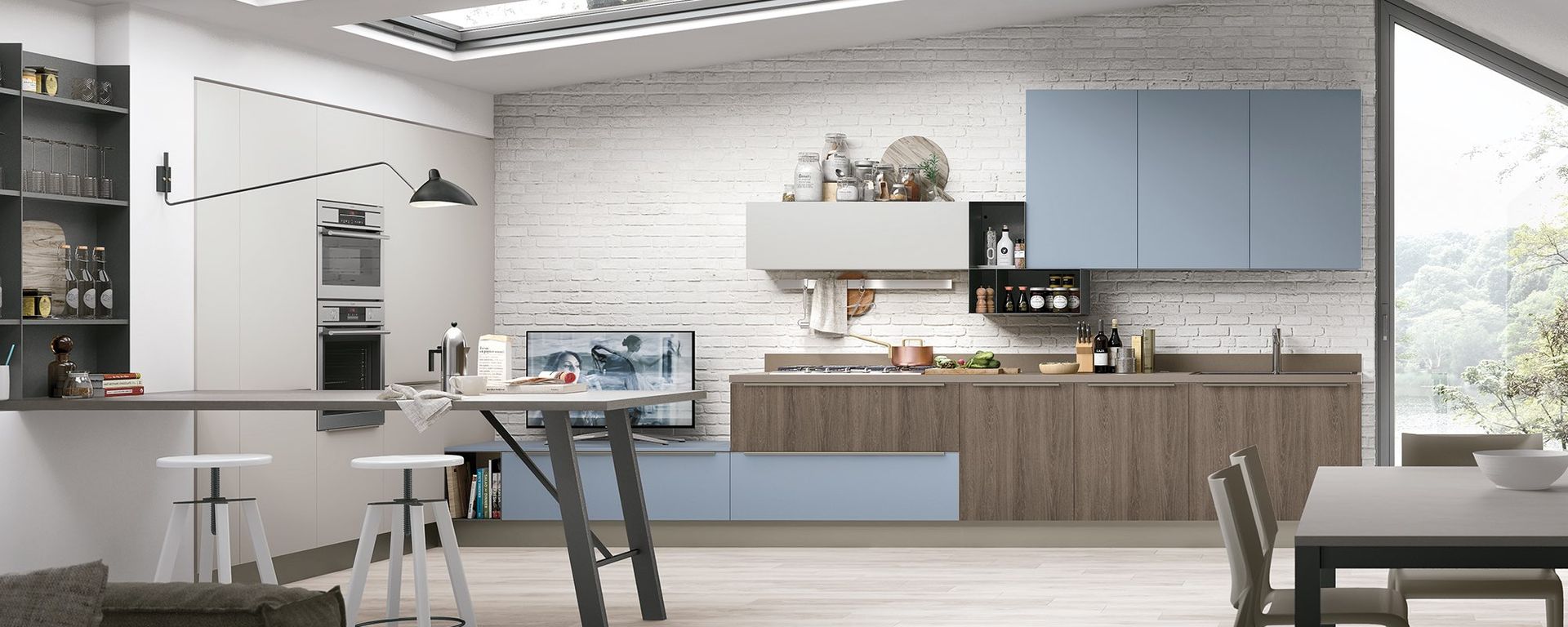 cucina classica con mobili color legno ed azzurri