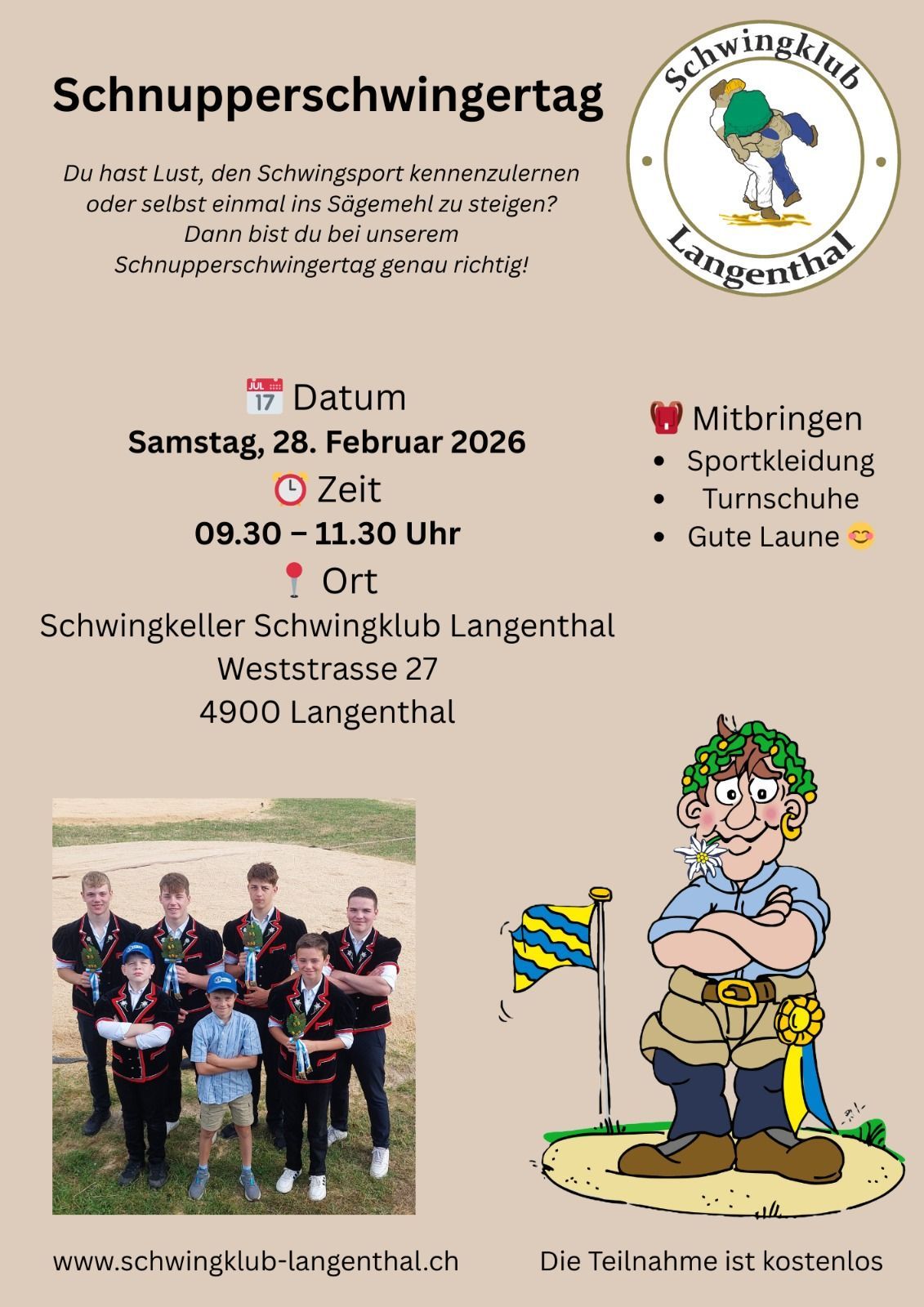 Ein Mann lächelt in die Kamera; im Hintergrund sind Berge zu sehen.