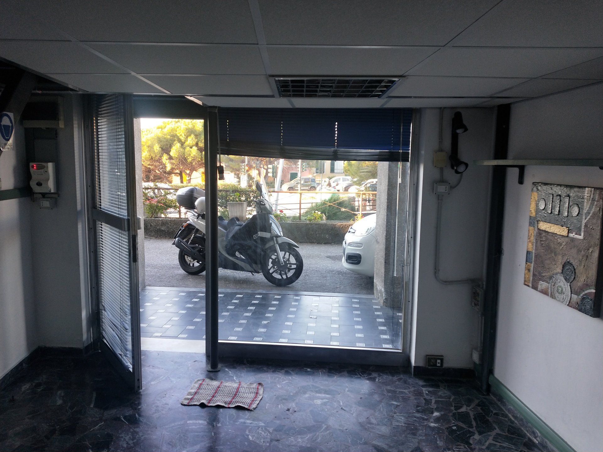 Vwndita locale commerciale Corso Europa a Quinto locale soppalcato