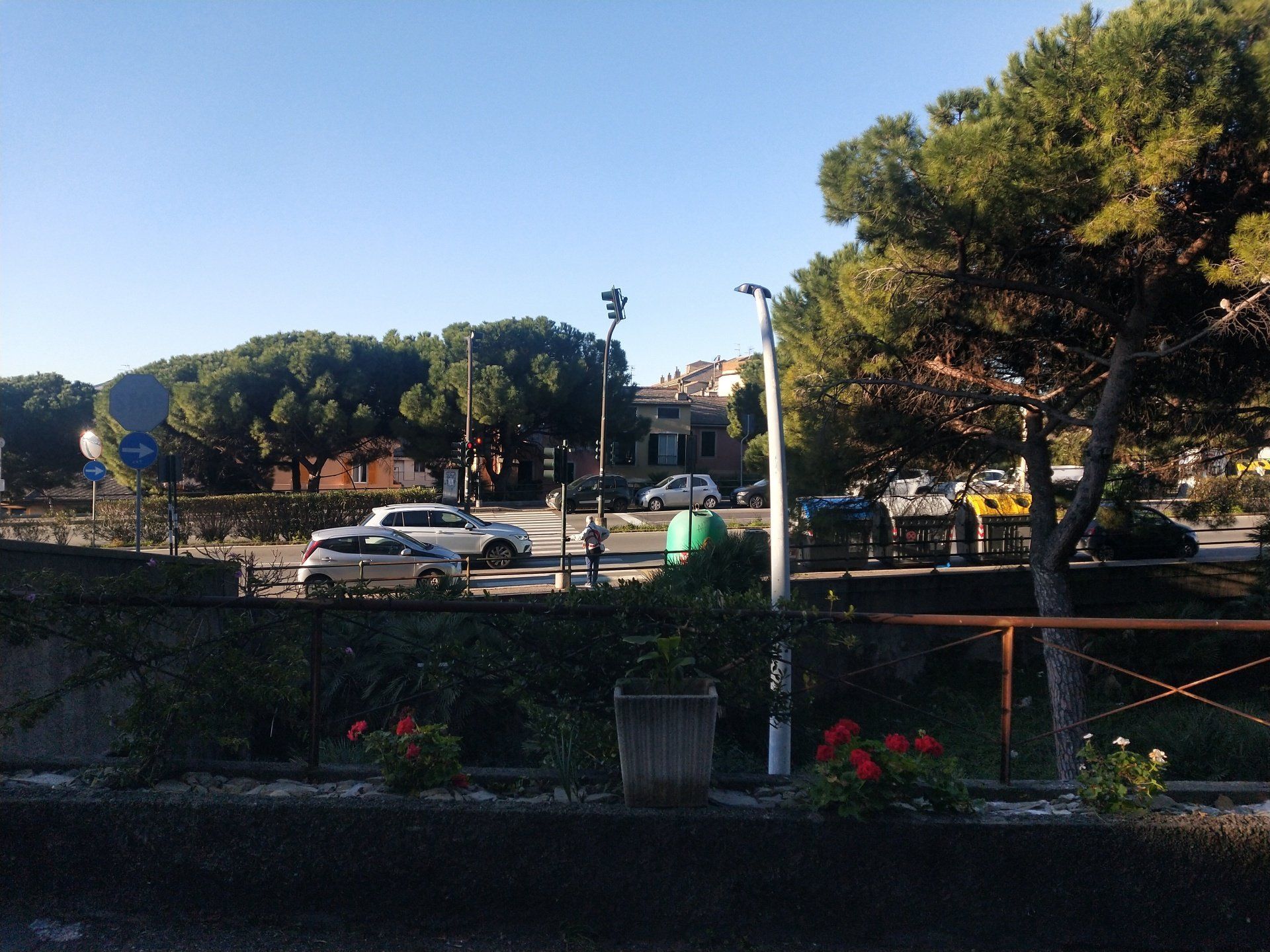 Vwndita locale commerciale Corso Europa a Quinto locale soppalcato