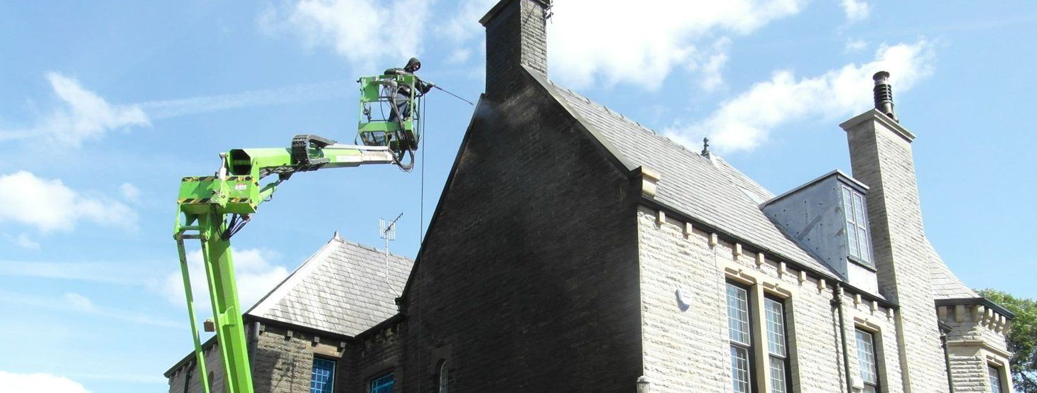 Stone cleaning in buildings