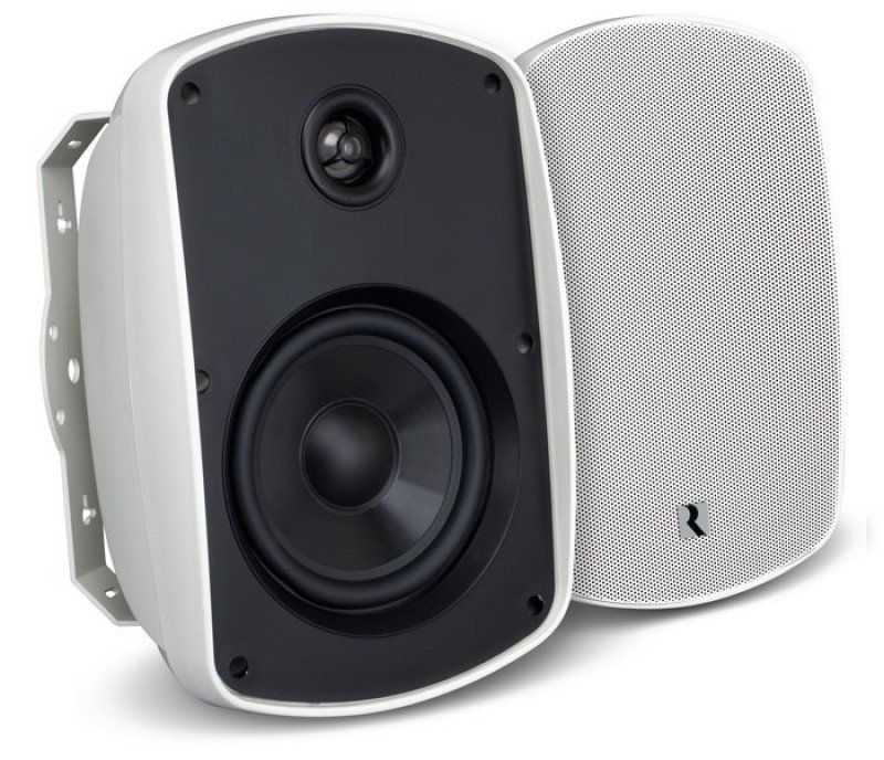 a pair of white outdoor speakers with the letter r on them